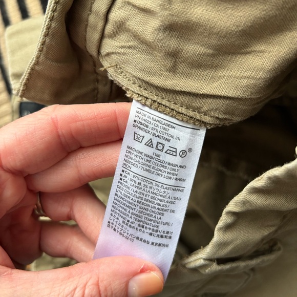 Banana Republic Factory Men's 9” Lived-In Short - Picture 6 of 6